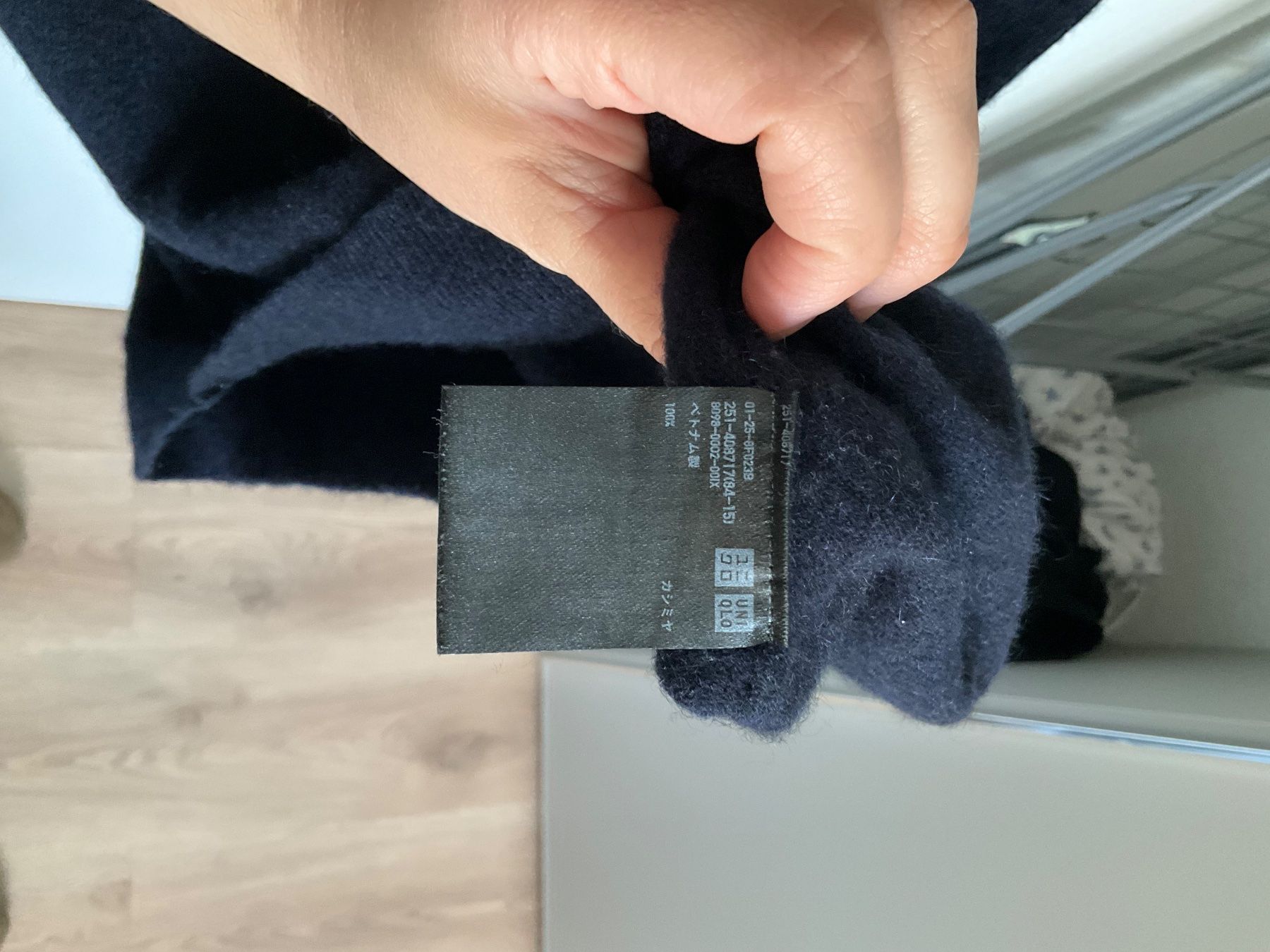Uniqlo Pullover & Sweatshirts: Kaschmirpullover – Gebraucht aus Wädenswil von Vuki 3