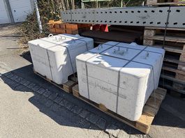 2Stk neue Gewichtsteine, Beton-Aufstellvorrichtung, 1000Kg