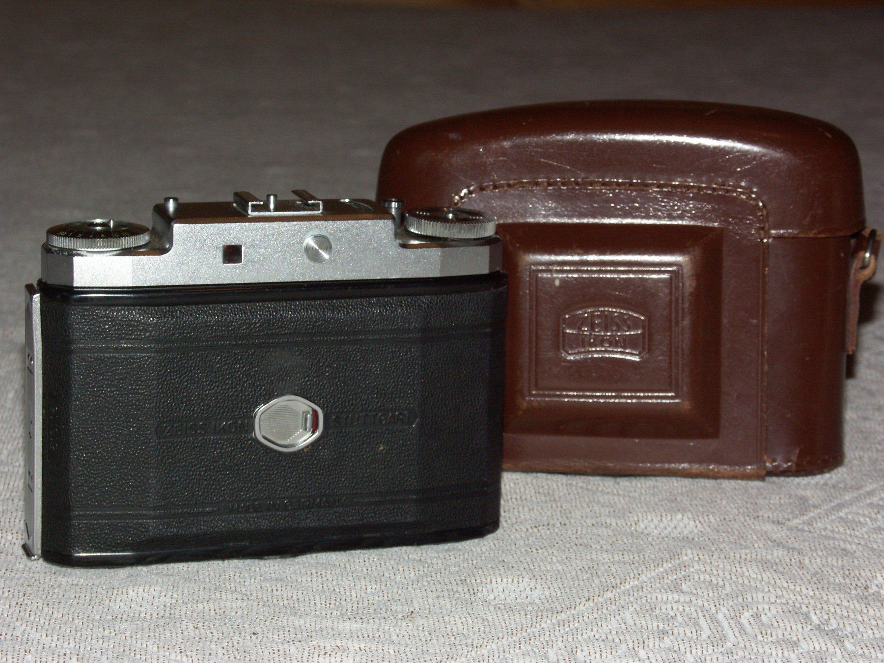 Zeiss Fotocamera: Zeiss Ikon Nettax avec étui – Usato da Corbeyrier venduto da SkinGraft 2