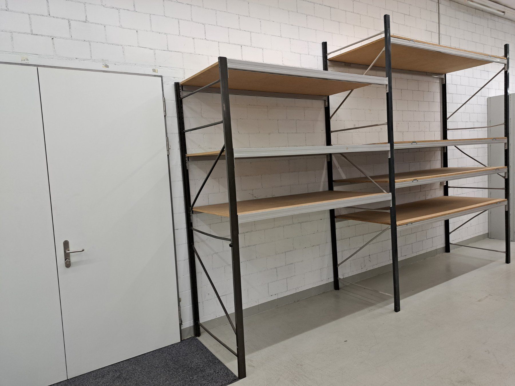 Scaffali: Lagergestell braun mit Tablar Pressspan/MDF, 5 Laufmeter – Usato da Embrach venduto da lichttechnik 1