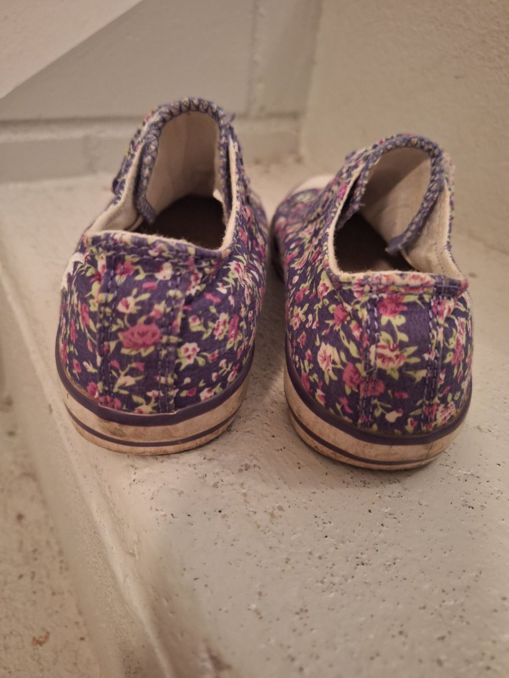 Scarpe per ragazze: Mädchen Sneaker Gr. 32 – Usato da Brittnau venduto da Norge77 3