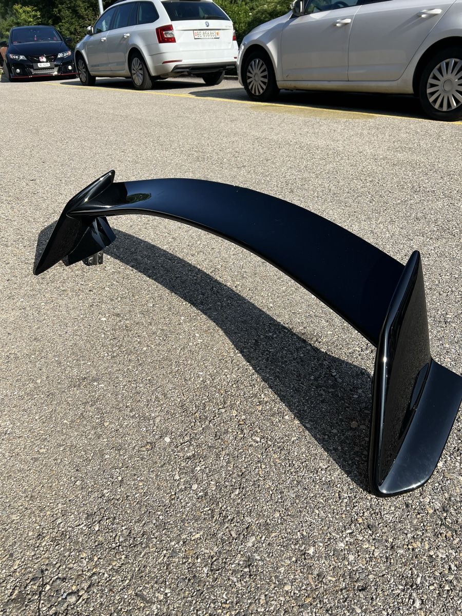 Honda Tutti pezzi di ricambio auto: Honda civic type R FK2 aileron – Difettoso da Cernier venduto da Apriliars31