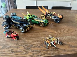 Trois voitures+une moto+un lot d'armes lego