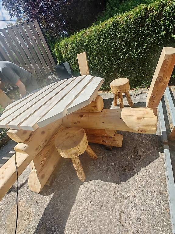 Tische: Table hectogonale en rondins – Gebraucht aus Salavaux von phi_g8r2 3