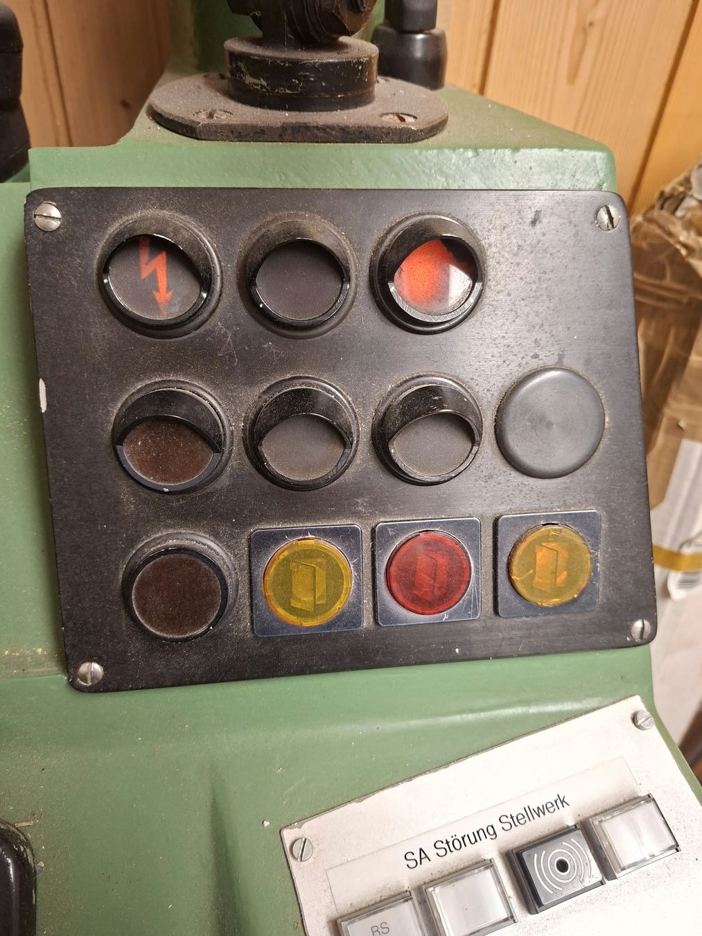 Modellini di ferrovie: Simulator-Führerstand aus BDe 4/4 SOB/BT – Usato da Wädenswil venduto da mape40 2
