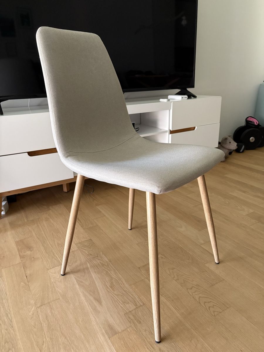 Livique Stühle: 5 Esszimmerstühle zu Verkaufen – Gebraucht aus Horw von vivianearnold_