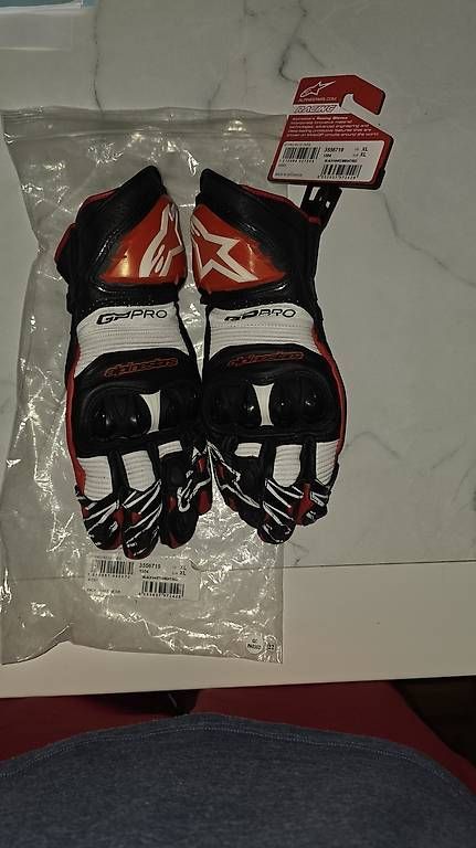 Alpinestars Guanti & manicotti: Alpinestars gp pro r3 XL – Nuovo e nell'imballaggio originale da Mendrisio venduto da ArrondoD