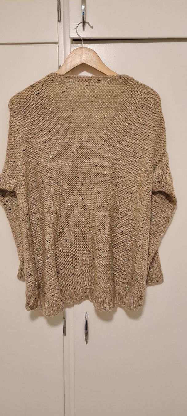 Maglioni & Felpe: Millions & Millions Pullover beige V-Ausschnitt Grösse M – Nuovo (secondo la descrizione) da Kloten venduto da waterdude69 2
