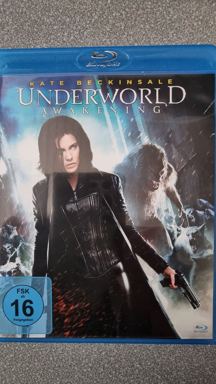 Tutti i DVDs: Blu Ray - Underworld Awakening – Usato da Oetwil am See venduto da fineli2