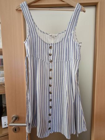 Leichtes Sommerkleid, Blauweiss Gestreifft