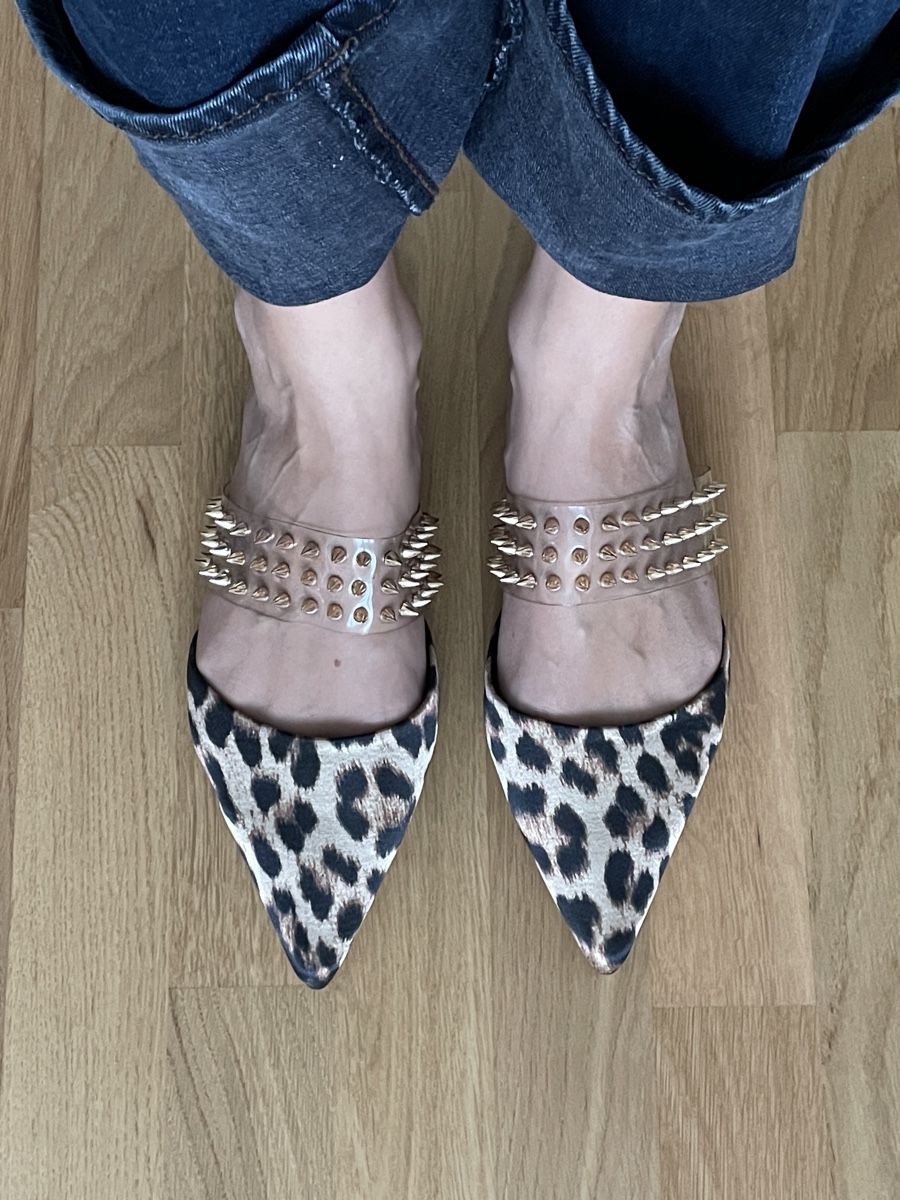 Asos Scarpe da donna: Sabot animalier con borchie – Nuovo (secondo la descrizione) da Zürich venduto da ari_2w9h