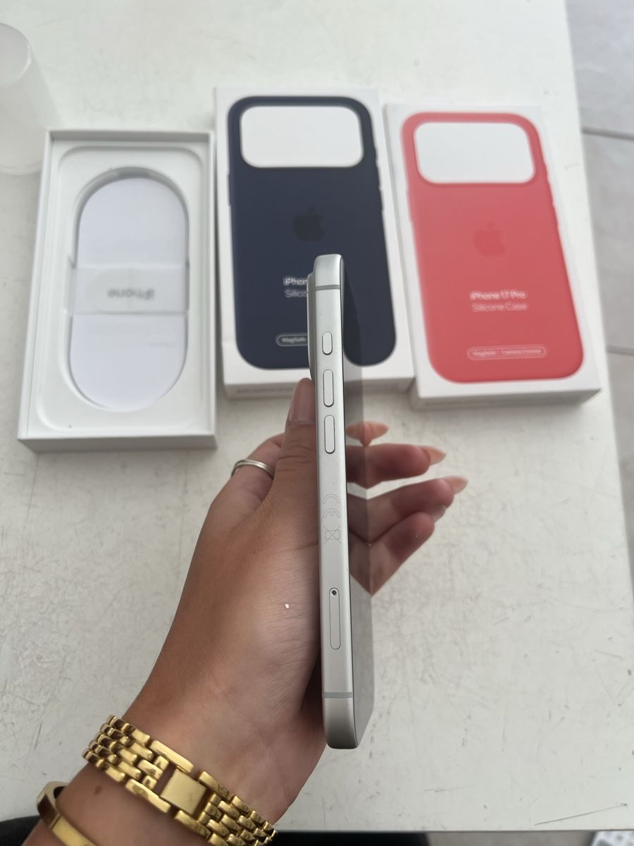 Apple Handys / Smartphones: Apple iPhone 17 Pro Silver – Neu (gemäss Beschreibung) aus Andeer von emi_6dhf 3