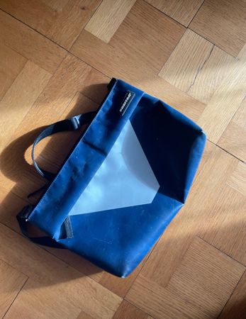 Blaue Freitagstasche LOU