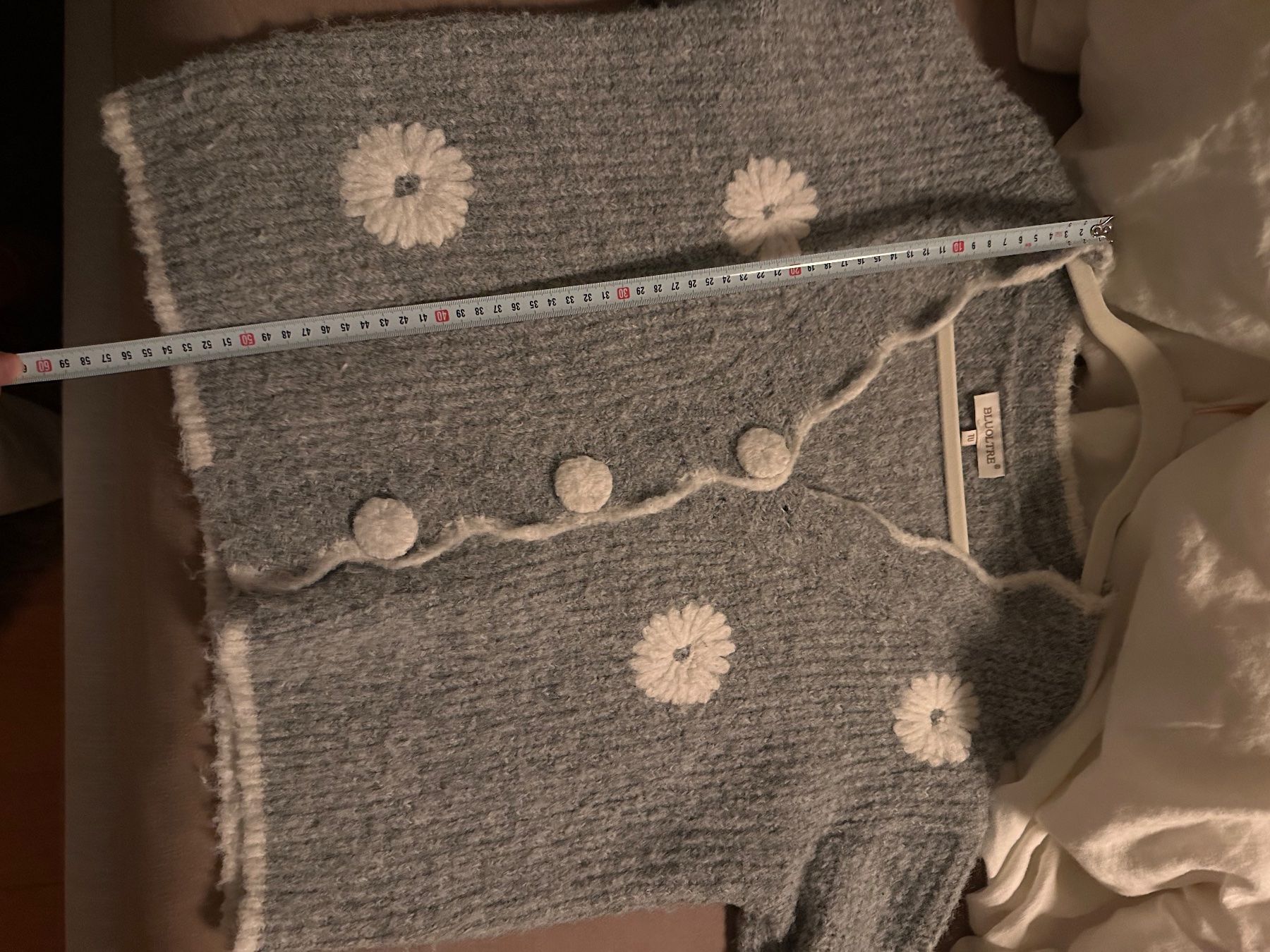 Giacche: Graue Strickjacke mit Gänseblümchen, one size – Usato da Zürich venduto da lu0_df5p 3