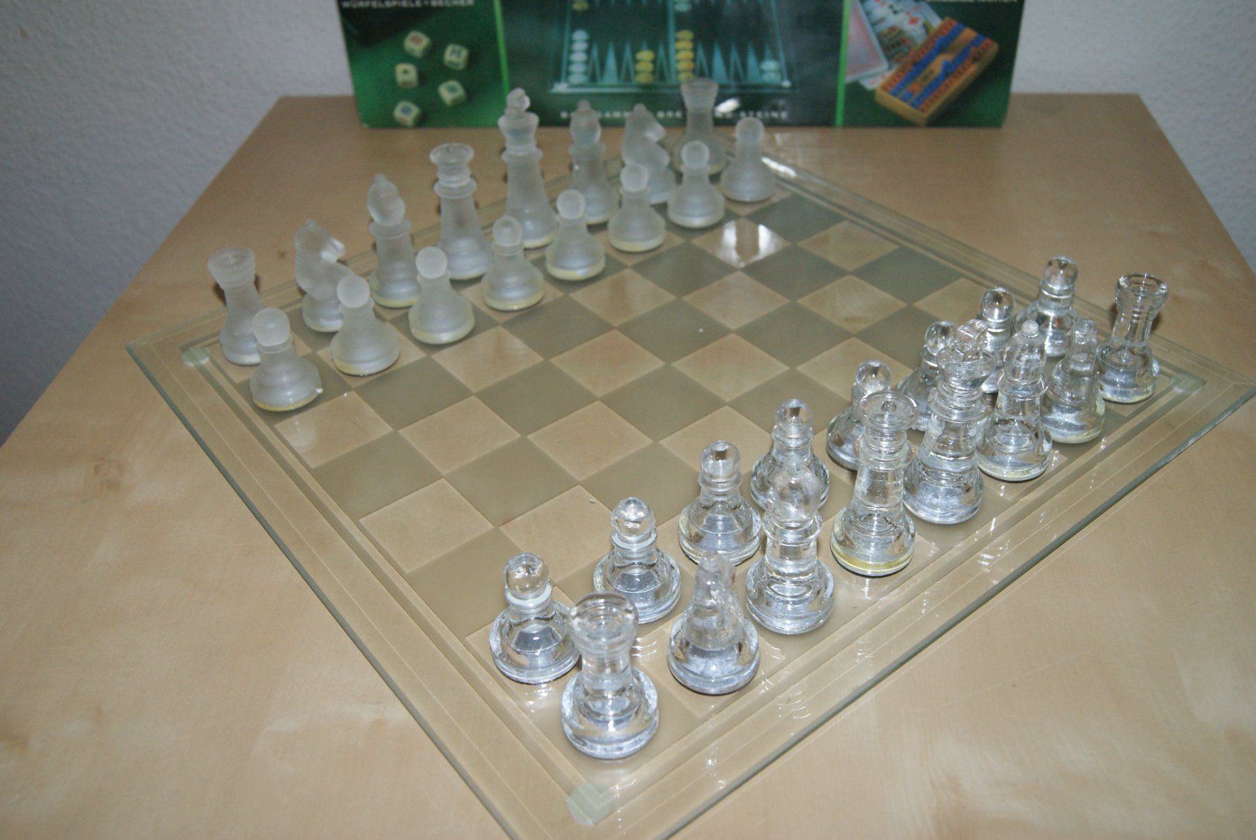 Giochi: Glas - Schach / Backgammon  - mit Glas Figuren – PLUS …. – Usato da Zürich venduto da Widi1 2
