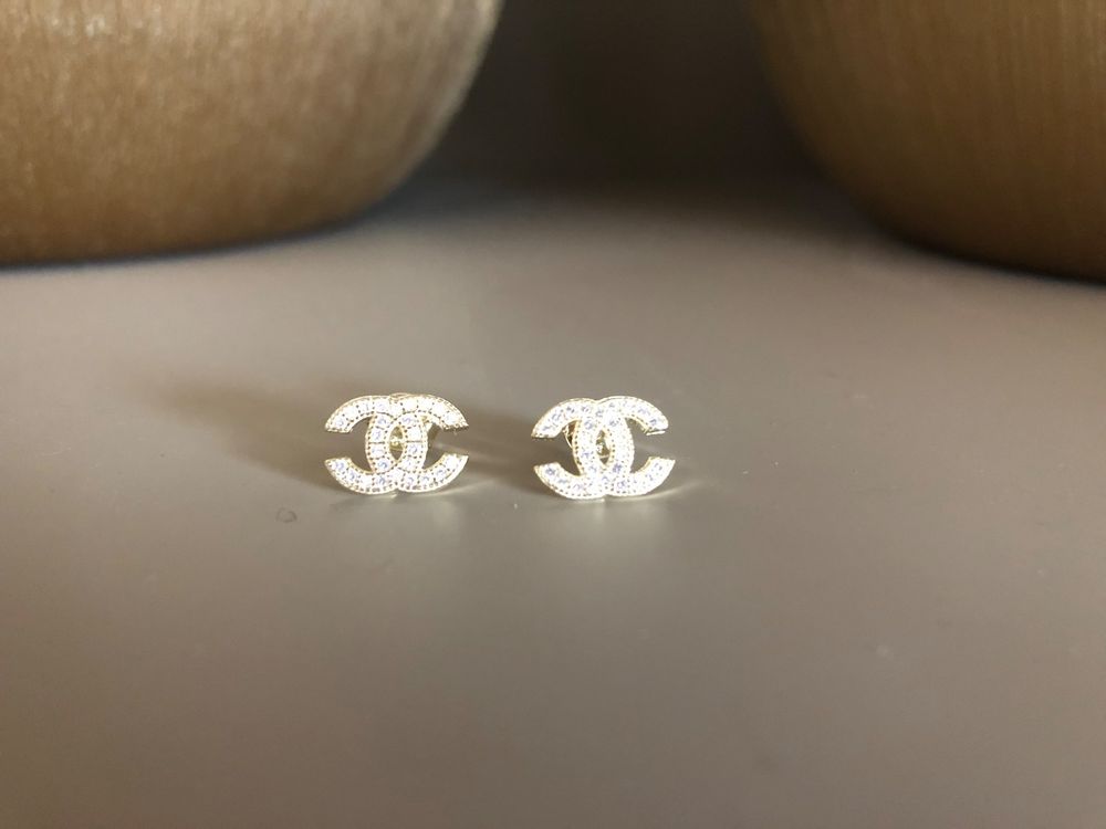 Orecchini in argento con opale arlecchino ovale a filo bordo liscio