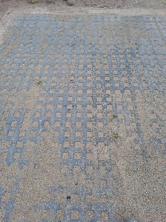 Bodenbeläge: Bodenplatten / Bodenschutz / Parkplatz / Bodengitter – Gebraucht aus Weinfelden von has_np8v 2