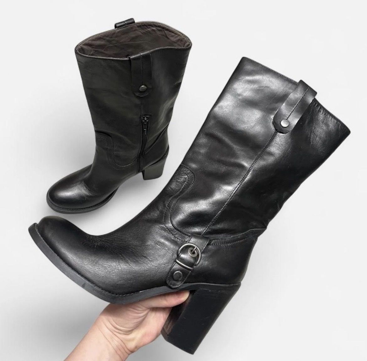 Scarpe da donna: Schwarze Lederstiefel, Grösse 39 – Usato da Watt venduto da Ene.kro