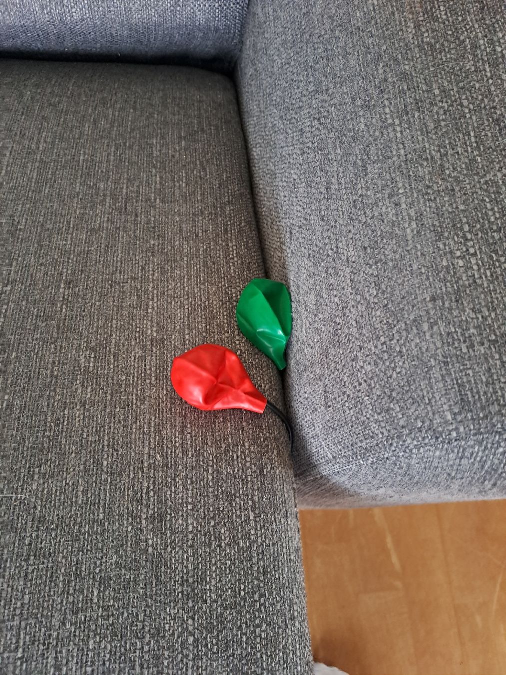 Livique Sofas: Stoff Sofa elektrisch – Gebraucht aus Rheinfelden von Ailasor 4