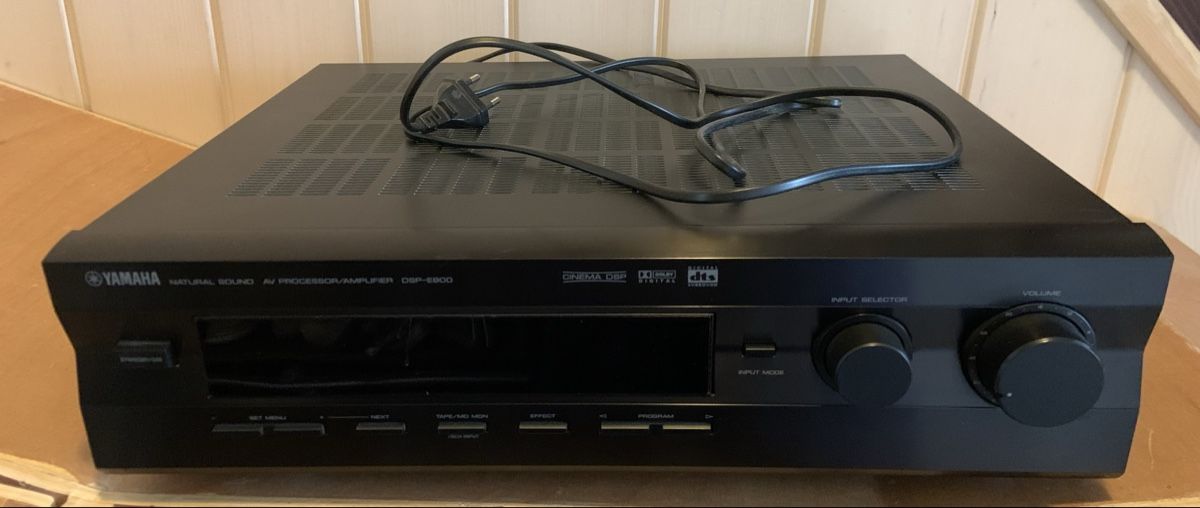 Yamaha Amplificatori: YAMAHA DSP-E800 mit Fernbedienung – Usato da Riehen venduto da 4dog 5