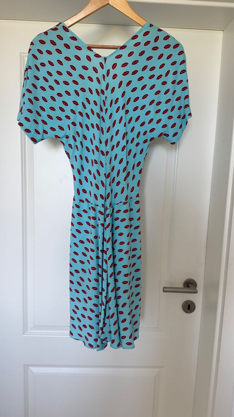 Zara Vestiti: Joli robe turquoise motif bouches rouges – Usato da giffers venduto da sev_c9x9 4
