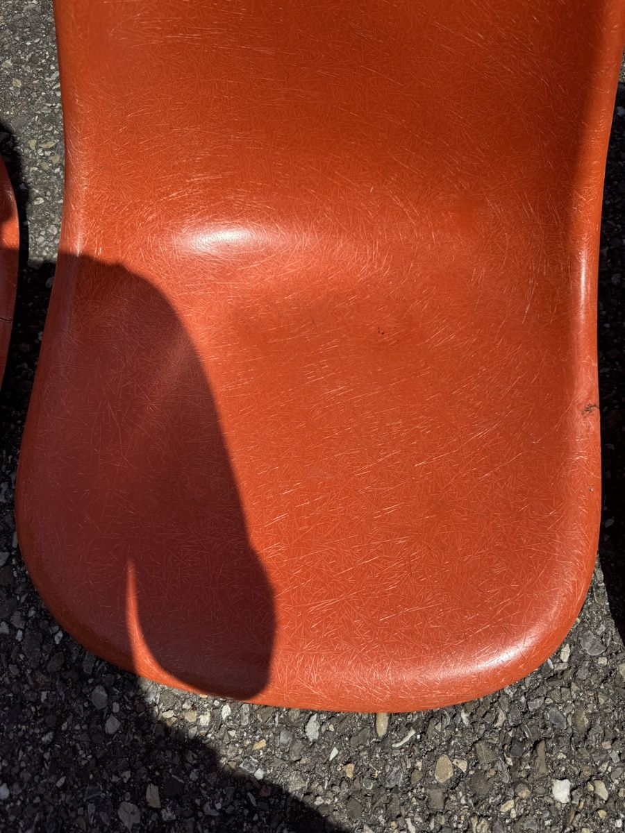 Stühle: 5 Eames Schalen Orange ab 1.- Defekt  – Gebraucht aus Grenchen von Design-Outlet 9