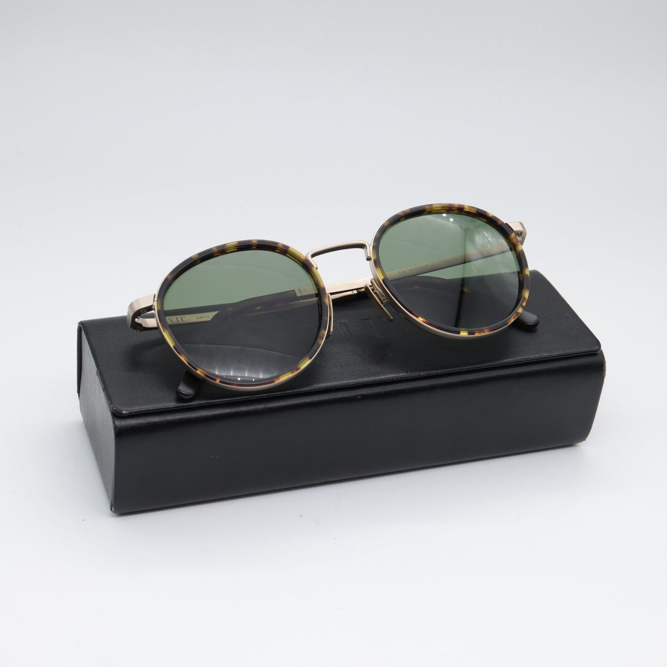 Viu Brillen & Gläser: VIU Sonnenbrille UNISEX – Gebraucht aus Volketswil von brockipfannenstil
