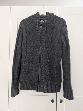 Strickjacke Clockhouse Gr. S mit Kapuze, warm gefüttert