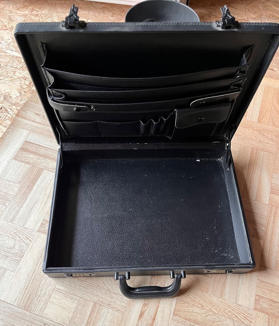 Valises de voyage: Lederkoffer - Aktenkoffer – D'occasion à Bühl b. Aarberg par Schwellaelmeli 2