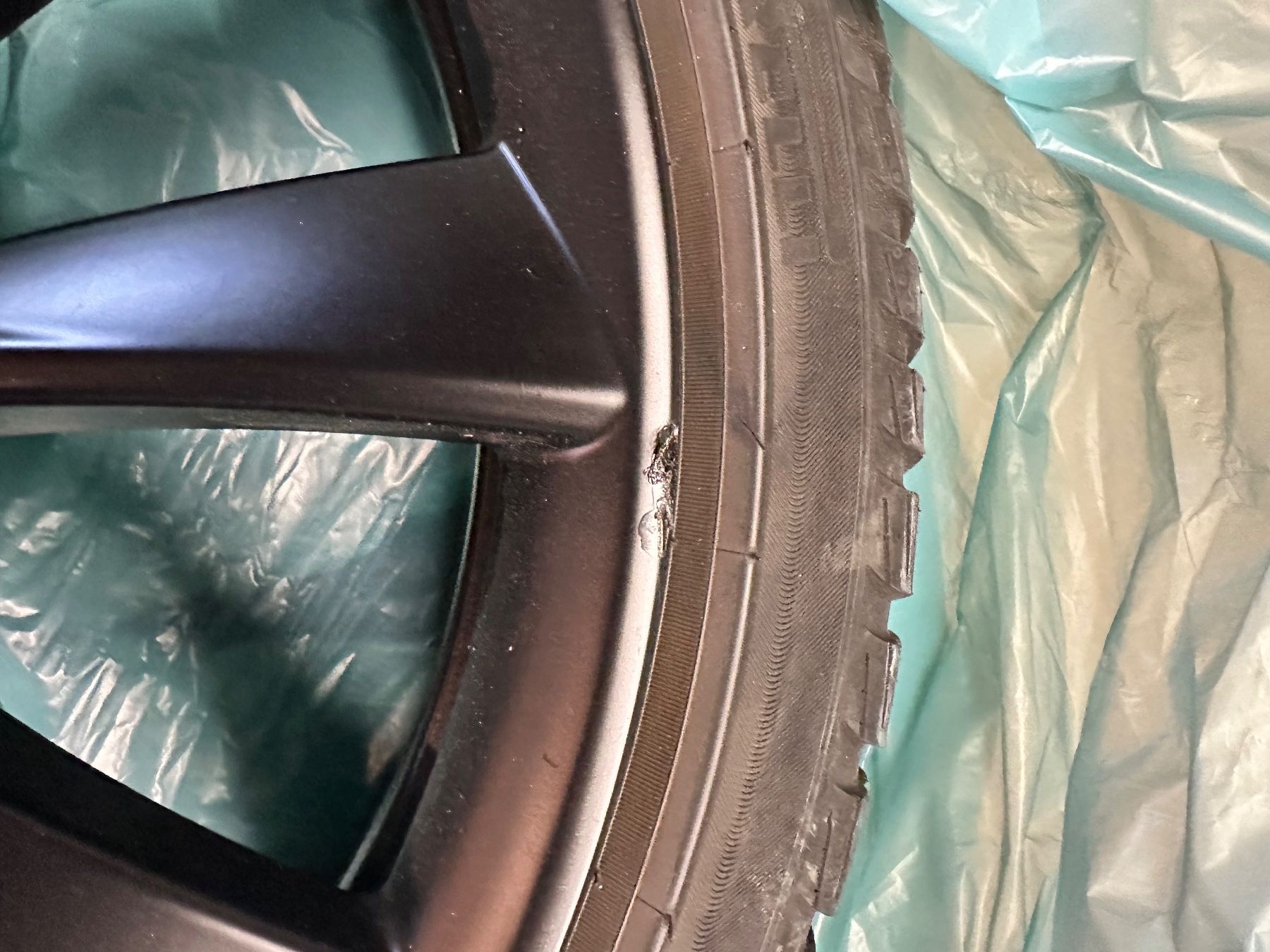 Pirelli Pneus & Kompletträder: Tesla Model 3 Performance Winter Kompletträder 20 zoll – Gebraucht aus Allschwil von Hkrobster 3