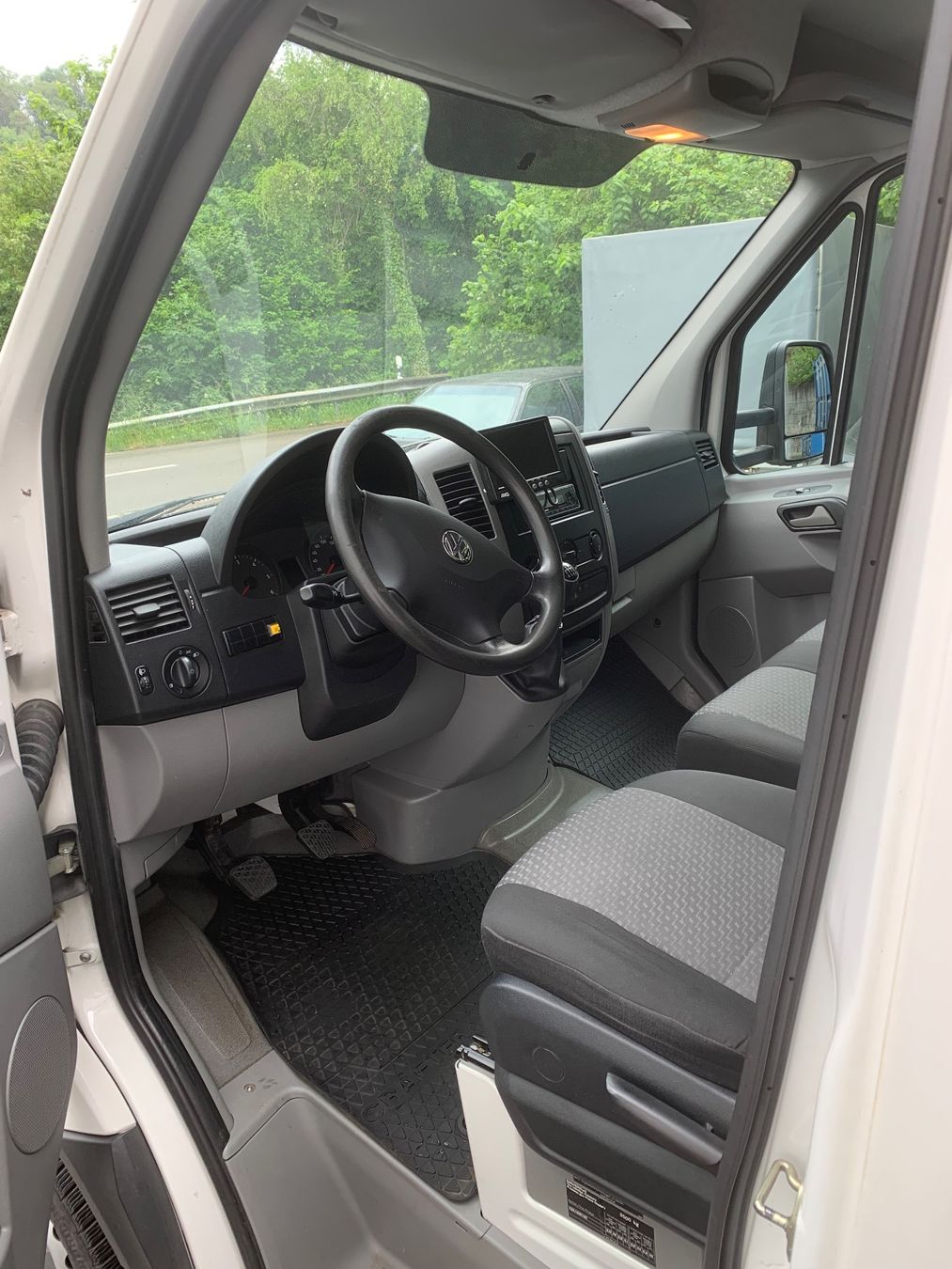 VW Veicoli commerciali: VW Crafter 35 Koffer mit Hebebühne ab MFK – Usato da Schaffhausen venduto da MesicMotors 4