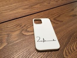 Weisse iPhone Hülle mit coolem Herzschlag-Motiv ❤️‍🔥