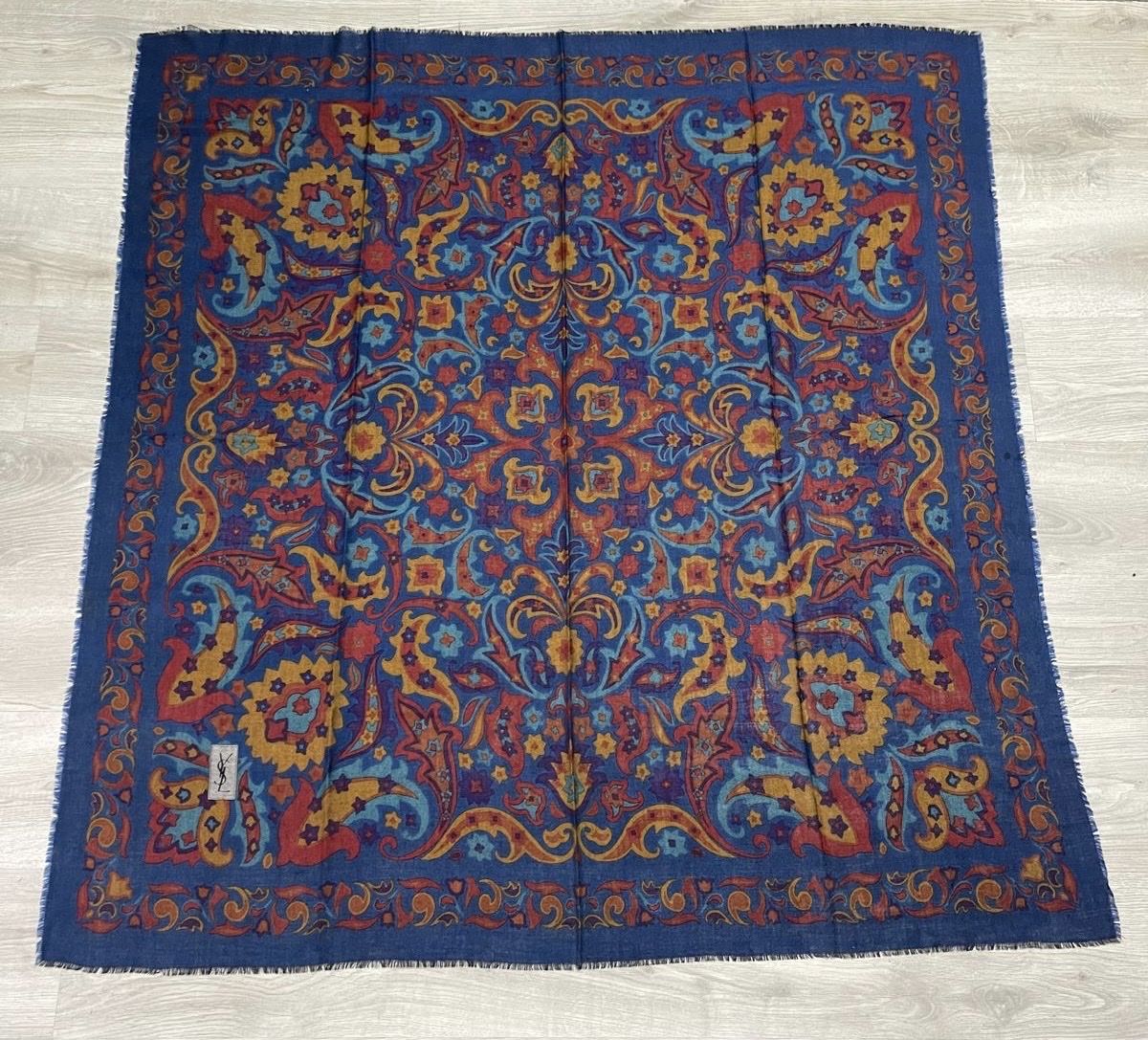 Saint Laurent Foulard & Sciarpe: Foulard Yves saint Laurent – Usato da Montreux venduto da Perledor 8