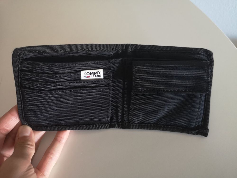 Tommy Hilfiger black wallet 3