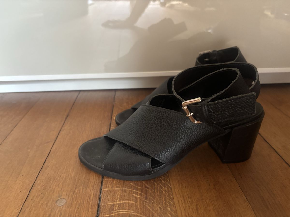 Damenschuhe: Leder Sandalette von Zign – Gebraucht aus Basel von lkl_5l2h