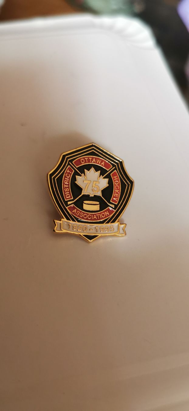 Placchette & Badge: Pin 75 ans HC Ottawa  – Usato da Genève venduto da vins50