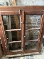Ein altes robustes Fenster zu verkaufen 