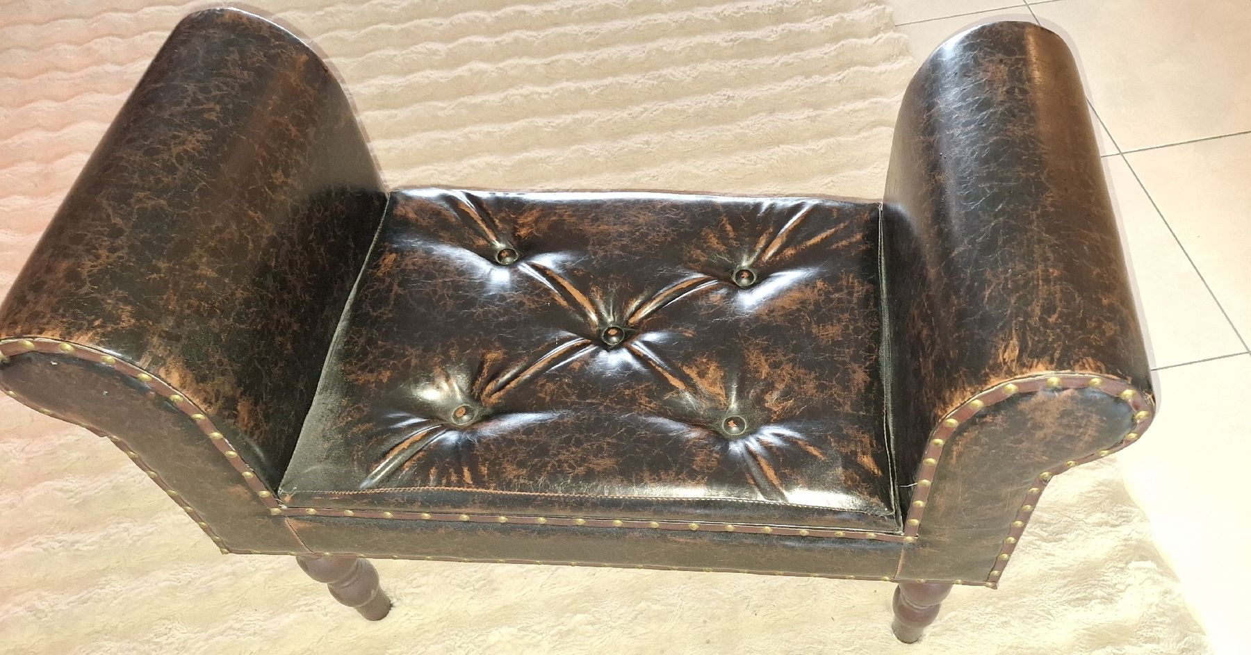 Hocker: Chesterfield-Bank – Gebraucht aus Zürich von TS0307 3