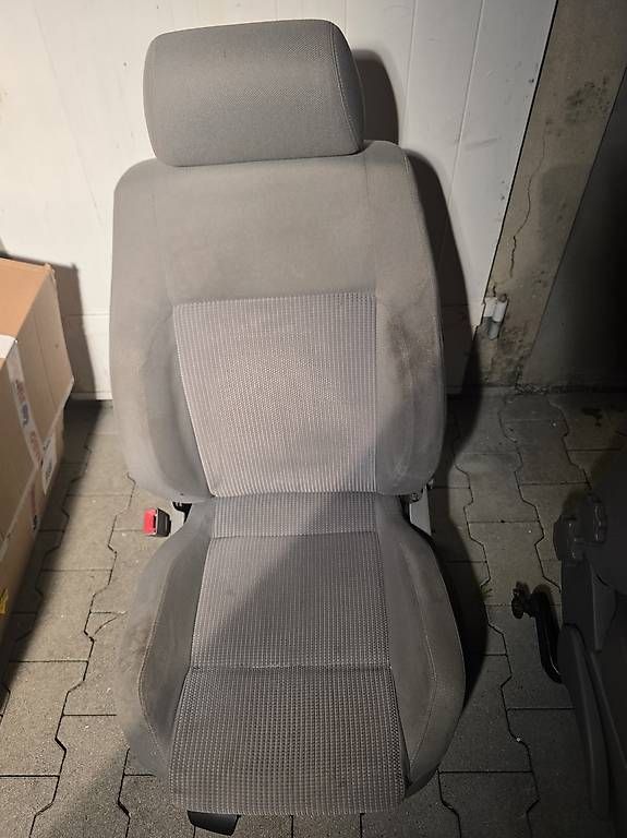 Alle Autoersatzteile: VW Golf 4 Vordersitze Stoff – Gebraucht aus Thal von Jones9424 1