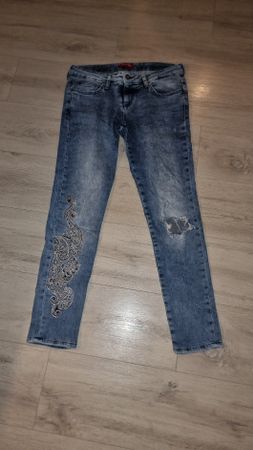 Guess Damen Jeans, Gr. 29, destroyed Look mit Stickerei