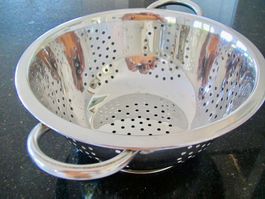 PASSOIRE ACIER CHROME NEUVE