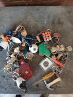 Über 30 Schlüsselanhänger Konvolut diverse Motive gebraucht