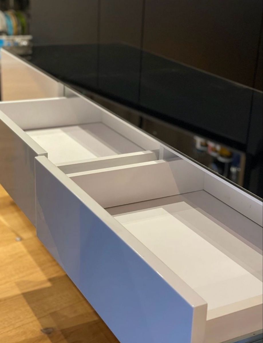 Mobili TV: TV MÖBEL WEISS HOCHGLANZ MIT GLASPLATTE – Usato da Buchs SG venduto da leevin01 2