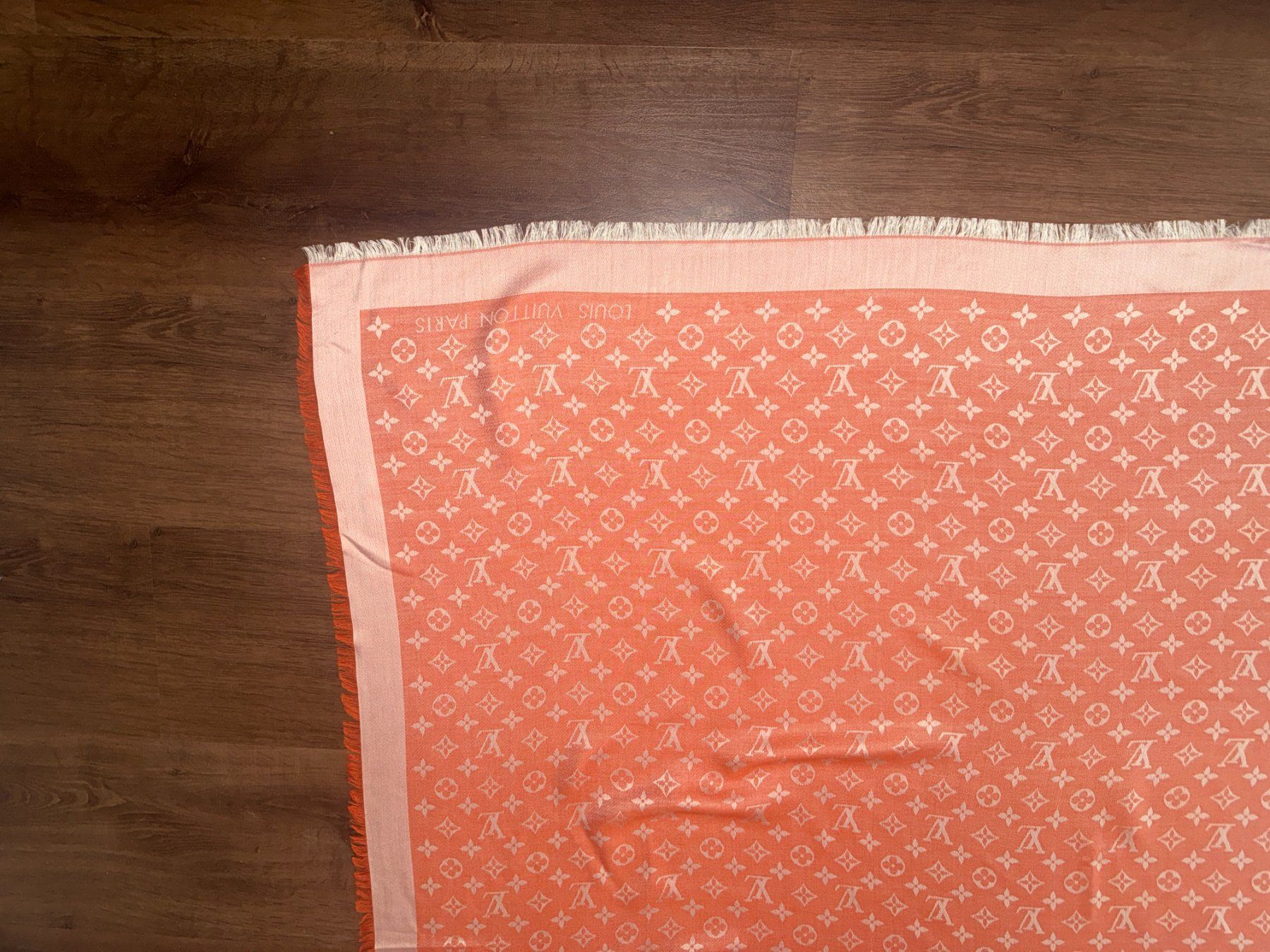Louis Vuitton Foulard & Sciarpe: Châle Monogram Louis Vuitton – Usato da St-Sulpice VD venduto da juhdu 4