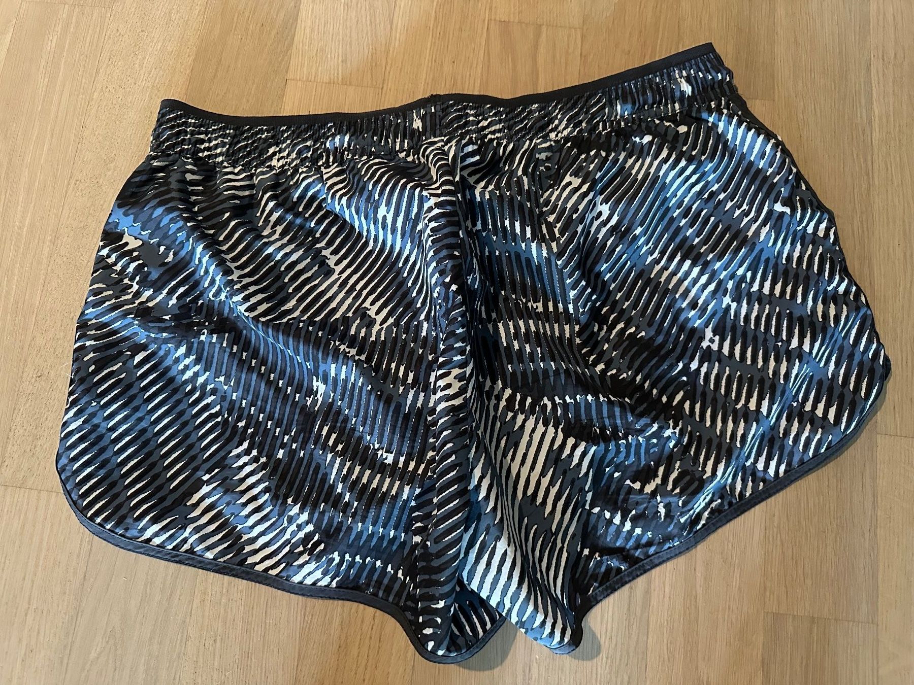 H&M Hosen: H&M Sport - Dr. 42 - Shorts - Top – Gebraucht aus Dübendorf von san_tt6m 1