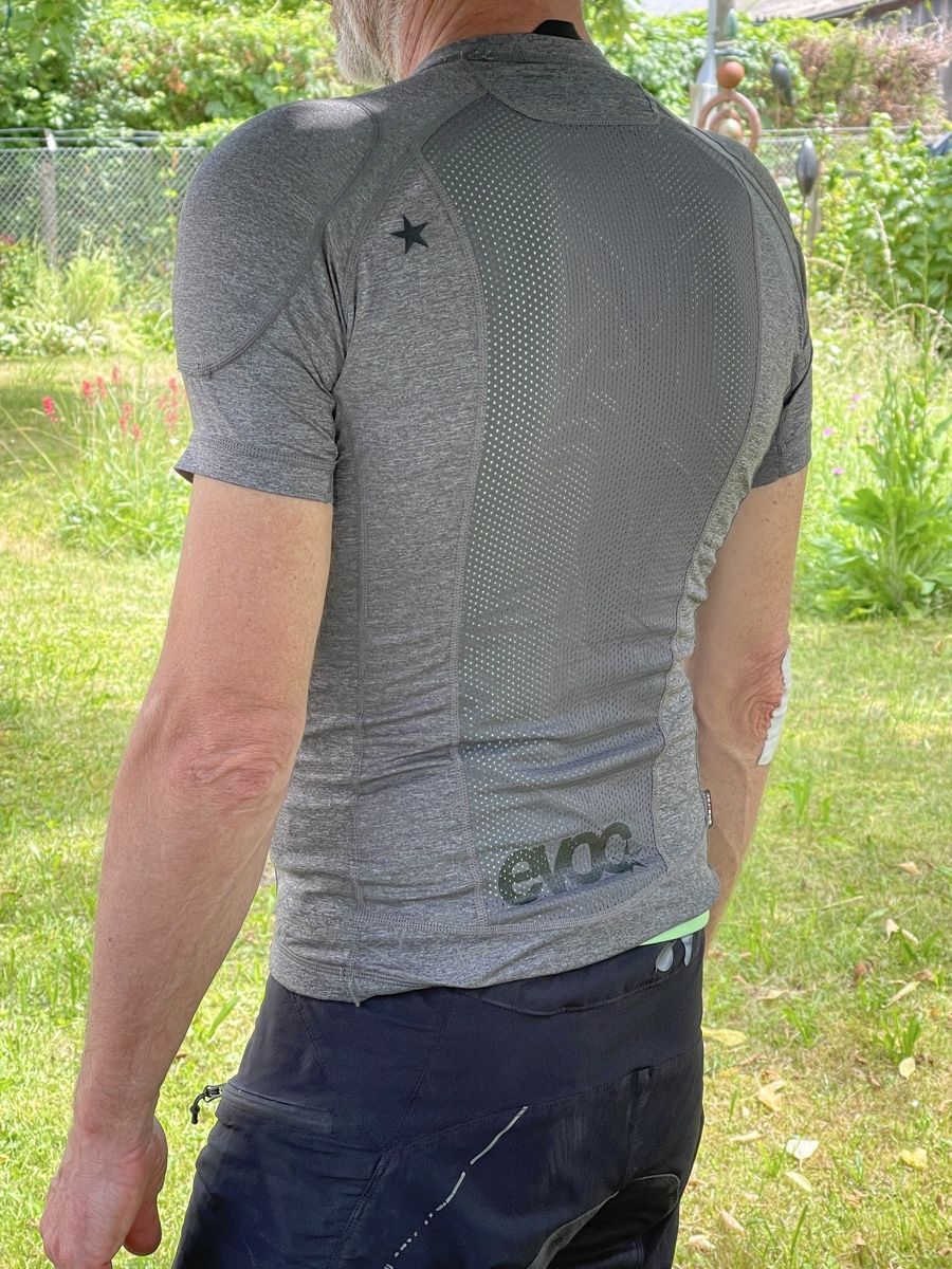 Protezioni & Imbottiture: Evoc Protektor-Shirt Gr. M,  Bike MTB Protektion  – Usato da Strengelbach venduto da Aschatan5