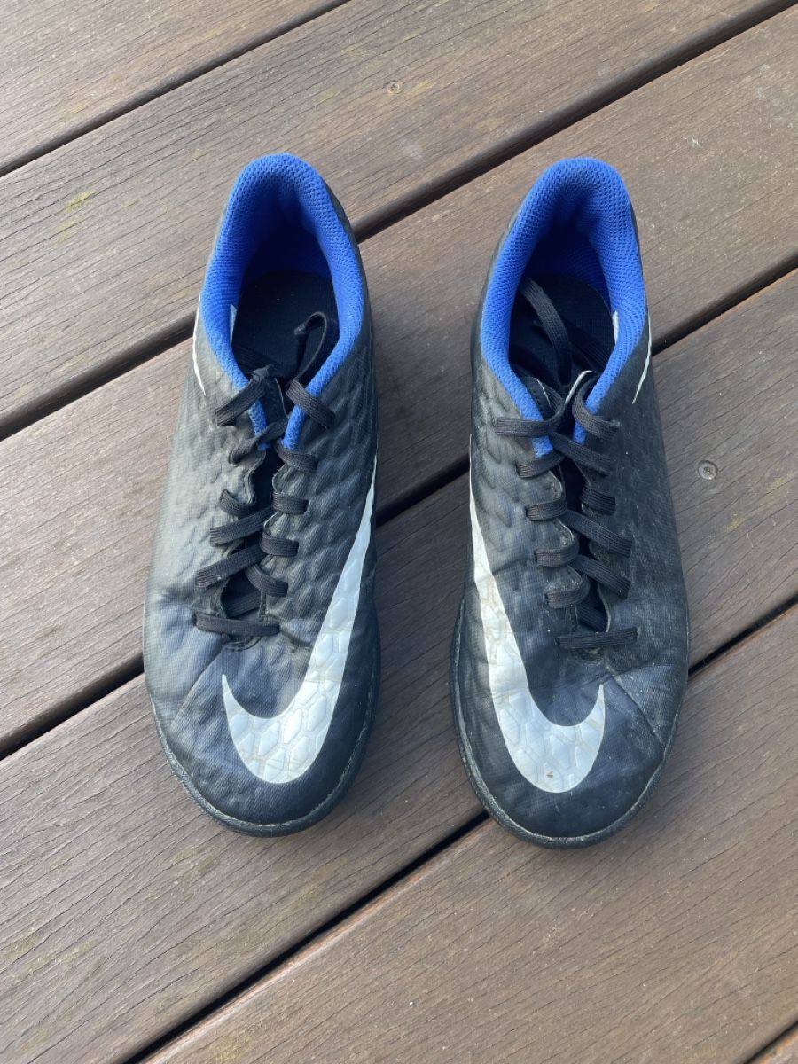 Nike Scarpe per ragazzi: Chaussures de foot Nike 38 – Usato da Commugny venduto da arm_7m7m