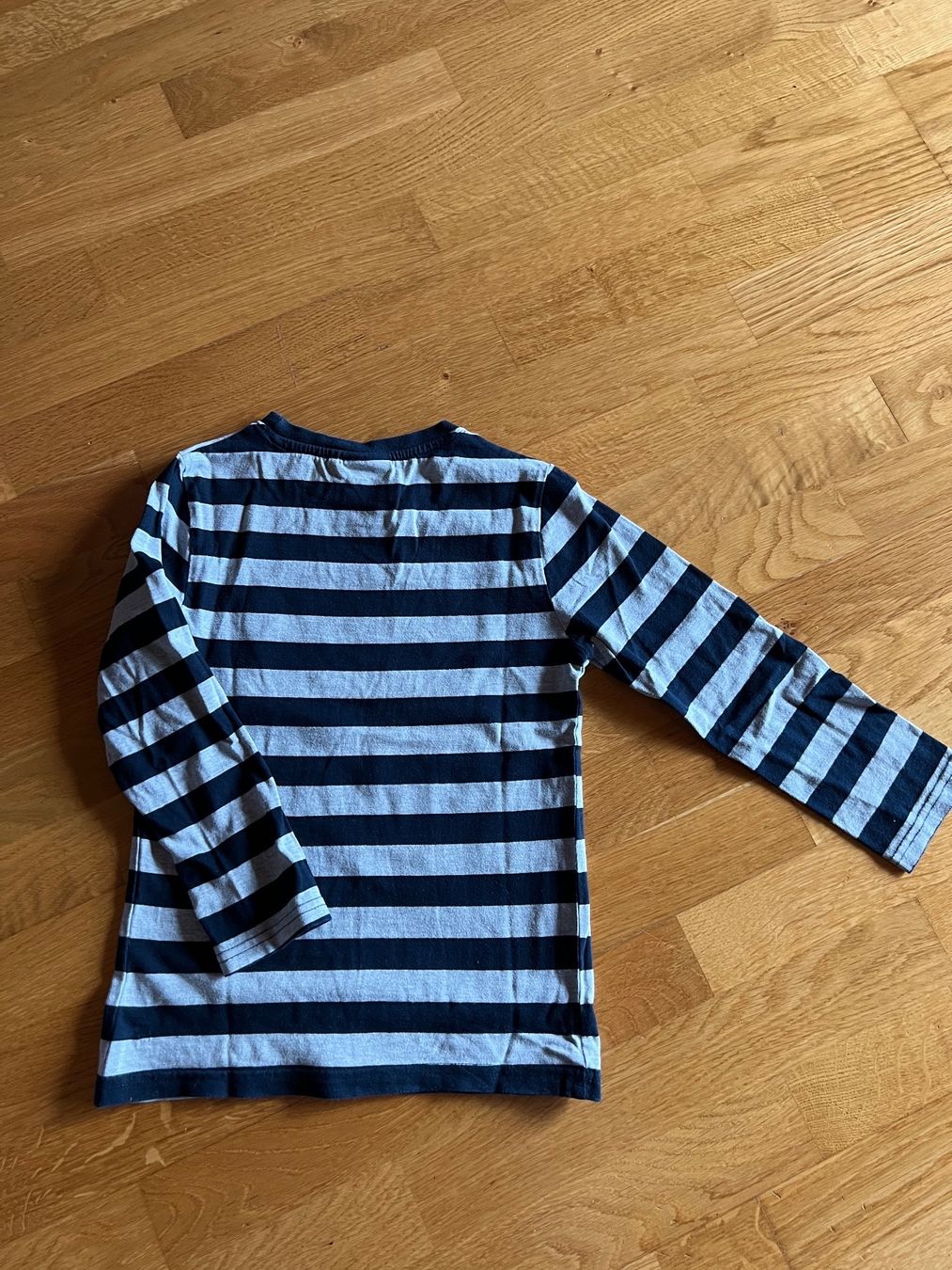 Maglioni & Felpe: Sweatshirt Gr. 122 – Usato da Wallisellen venduto da Kaktus8304 1