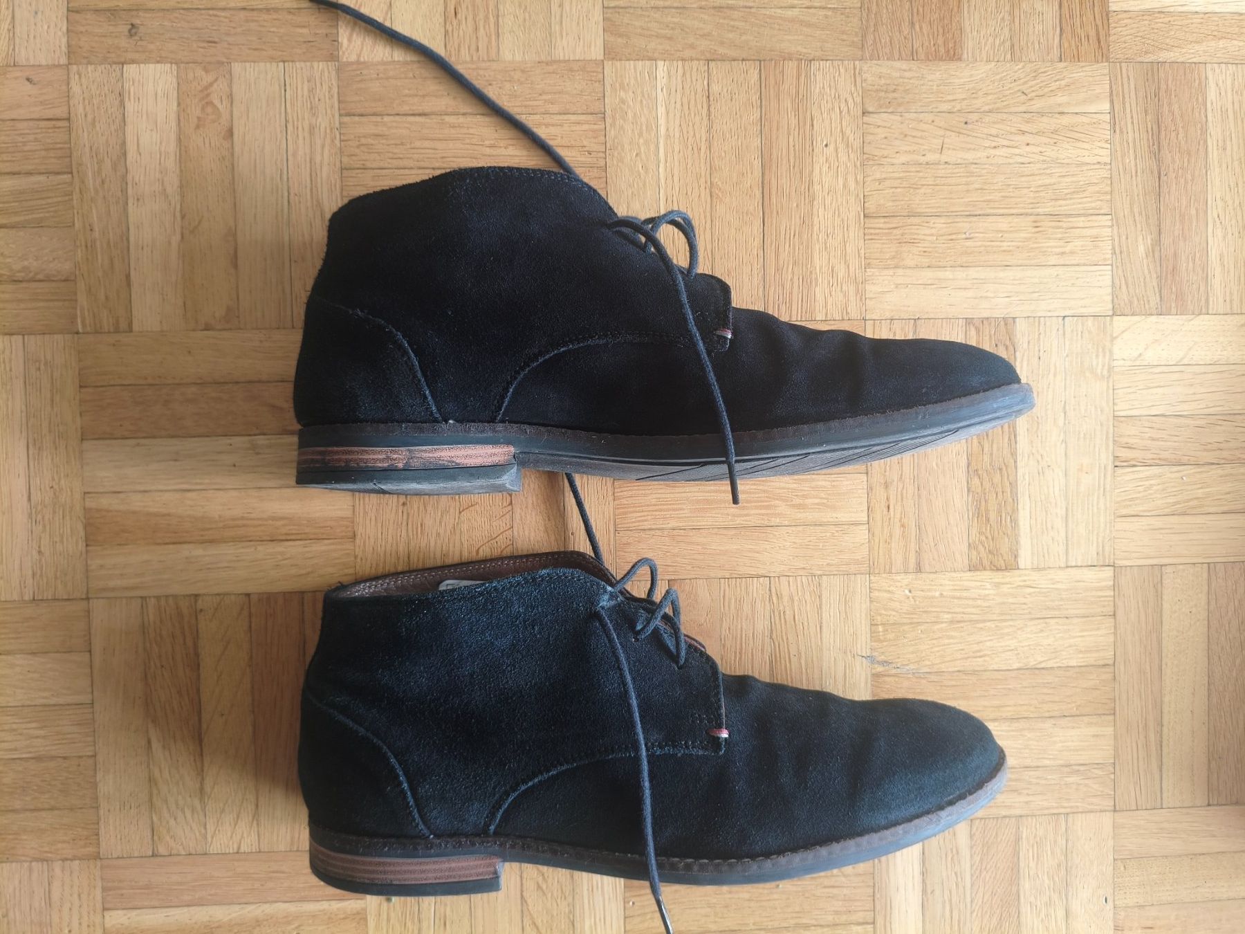 Scarpe da uomo: Schwarze Herren Stiefeletten Gr. 42 – Usato da unterengstringen venduto da azo_d69v 1