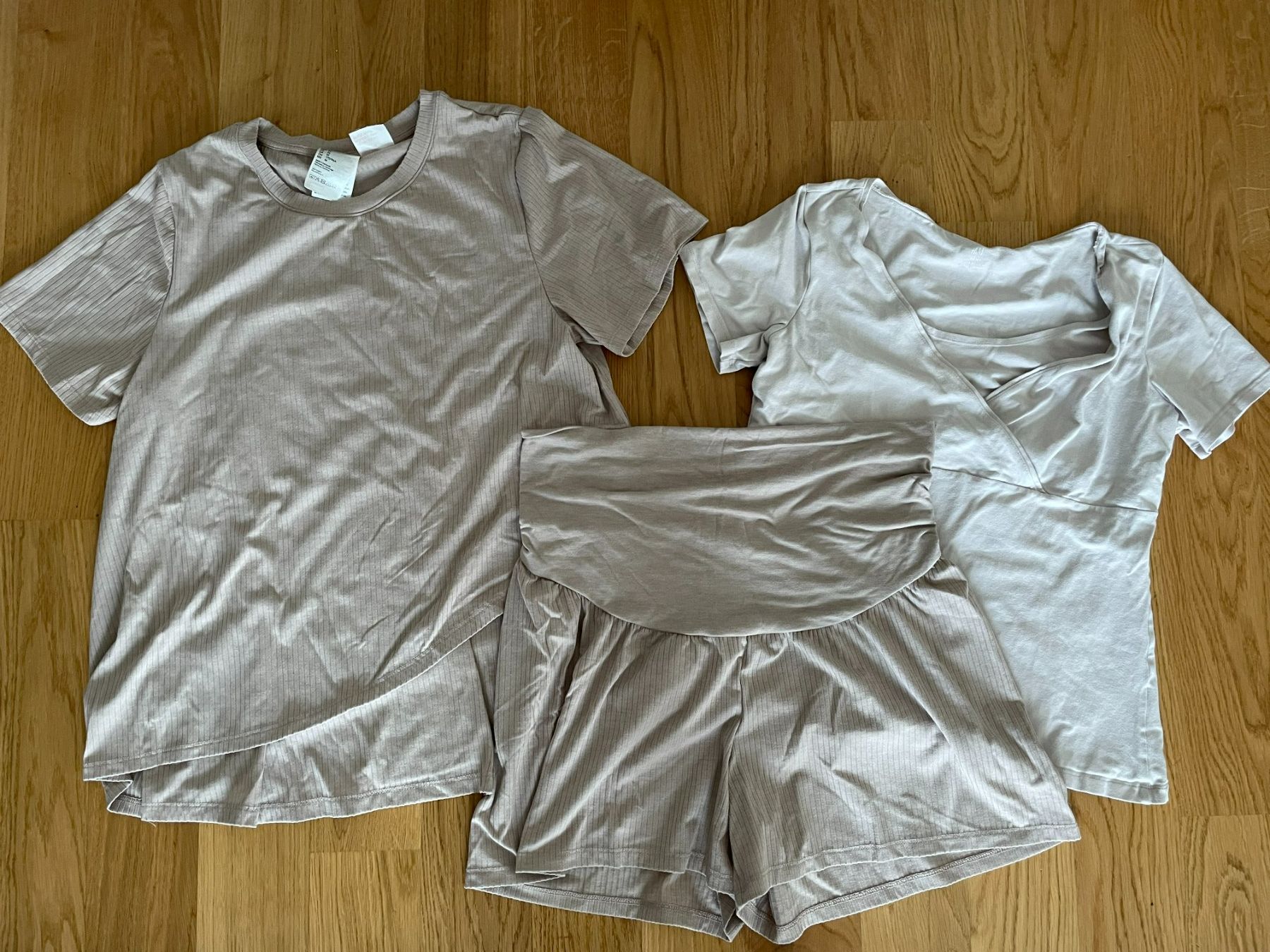 Lots de vêtements: Umstandskleiderpaket Mama Grösse M – D'occasion à Kloten par schunksz 1